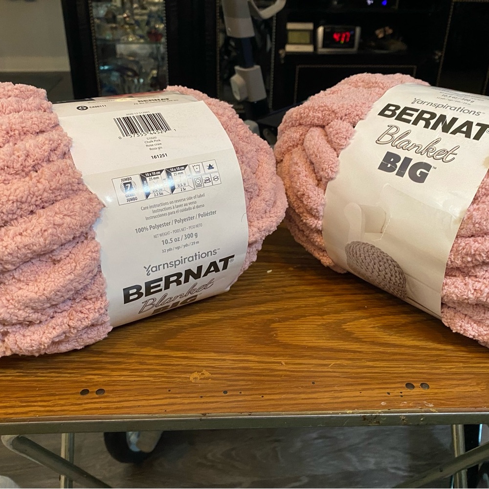 Lot of 2 skeins of Bernat Blanket Big Yarn jumbo 7-  chalk pink same lot#.